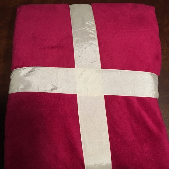 Clara Clark Pink luxury micromink throw - Picture 2 of 2